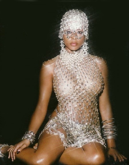 knownann:  K-QUEEN. Besides Lil Kim, Kelis is a trendsetter worth noting. I didn’t