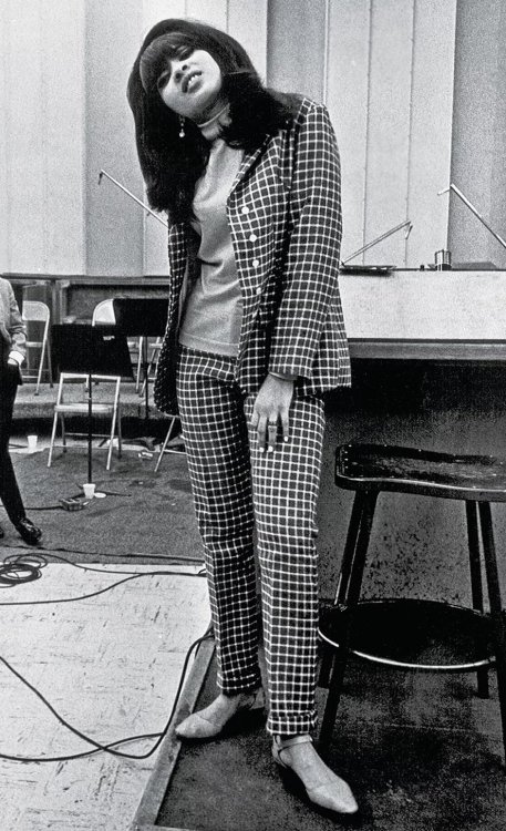 grrlpower:Cheers to one of the most iconic and influential women in music.RIP Ronnie Spector.