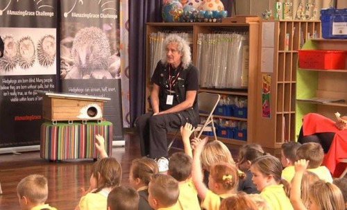 disasterdeacy: borhap-babies: queeen-freddie: rogerinatrash:whoarethemodwolves: Brian May visited 