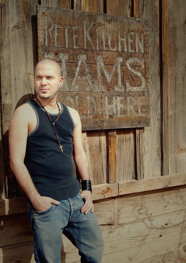 hausoflucichrist:  Guillermo Diaz 