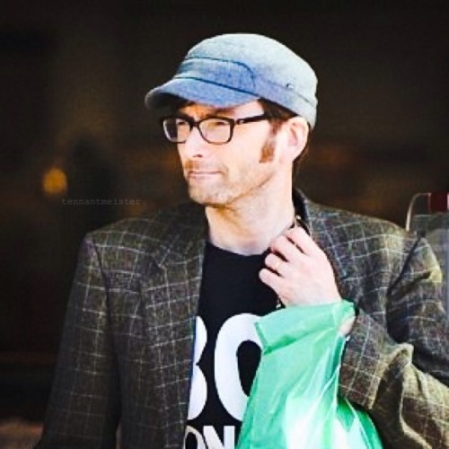 tennantmeister:Make Me Choose       ↳ allons-ywibblywobbly asked: David Tennant with glasses or with