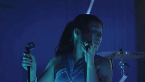 littledraken:  Yukimi doing ‘the thing’ during Klapp Klapp performances 
