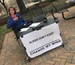 alienassmuffin:    scully @ mulder every time he argues aliens  (x) 