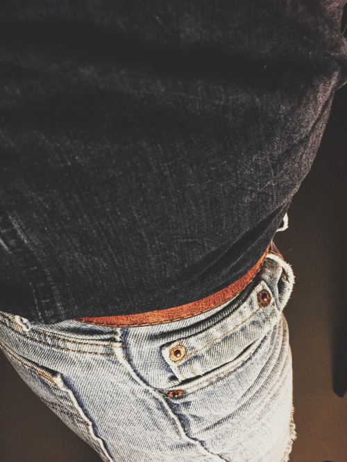 briefjeansaddict:Me wearing my favorite levis cutofs