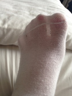 sockyou:  Love how you can see my painted nails through my white socks, I want to make them really dirty for someone :( 🙈