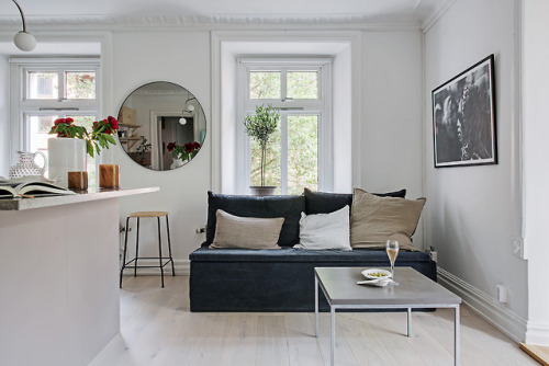 Small Scandinavian Apartment | Goteborg, SwedenLayout: (Source: alvem.com, Styling: Camilla Bergqvis