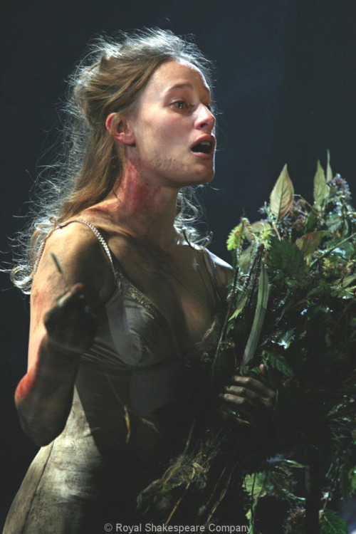 papapiusxiii:Ophelias, 1905-2019:Sada Yacco as Ophelia in Hamlet, 1905.Vivien Leigh as Ophelia in an