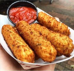 wepostfoodcom:Mozzarella Sticks [599x575