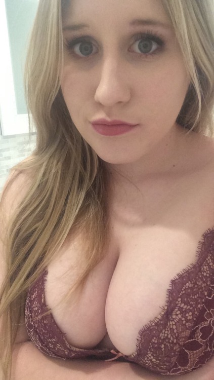 justneedkisses - Can you tell it’s my favorite bra?