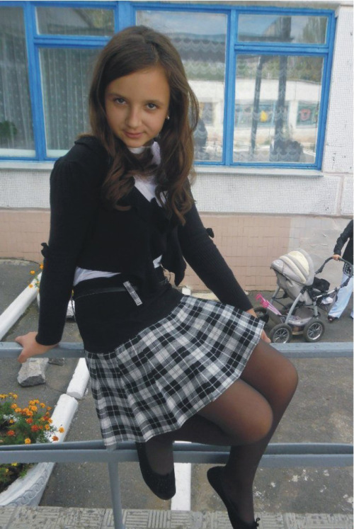 schooluniformfashions: A fashionable school girl poses.