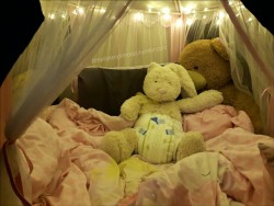 littlefallenprincess:  🍼 Fort Snugglebug 🍼  Rules: -Snuggling is mandatory -Only yummy food is allowed in -No adult talk -Babies must be diapered