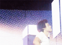 itzharold:  Harry during Teenage Dirtbag - 24.02.2013 (+) 