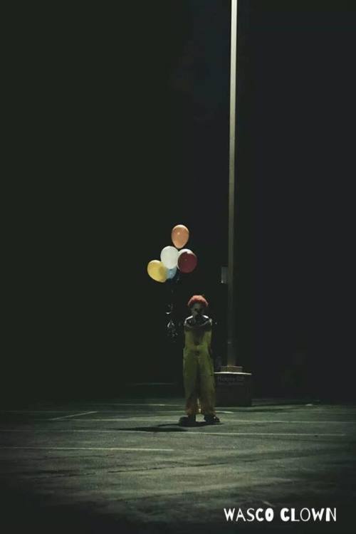 unexplained-events:  faerieinspoopycombatboots:  unexplained-events:  Wasco Clowns In the town of Wasco, California, people are dressing up as clowns and walking around in the middle of the night. They are some of the creepiest looking clowns I have ever