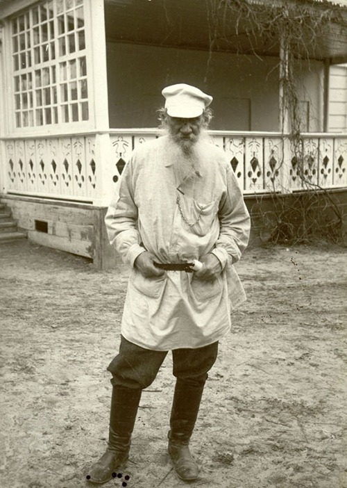 O dia-a-dia de Liev Tolstói em nove fotografias raras e algumas inéditas.