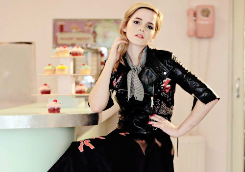 ewatsondaily:  New outtakes of Emma Watson’s Instyle UK photoshoot (2007)