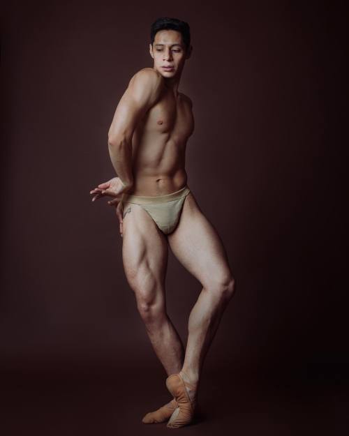 Erick Santamaría Landa - Compañía Nacional de Danza, Mexico - photo by Nayeli García 