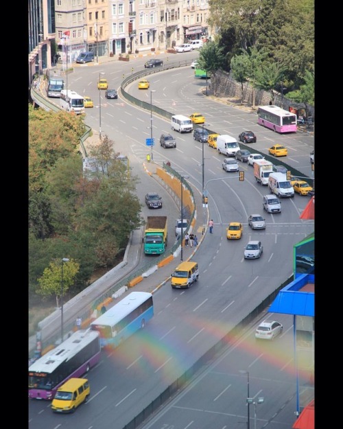 #colorful #life #street #urban #streetphotography #canon #istanbul #beyoğlu #pera #tbt (Beyoğlu / Ta