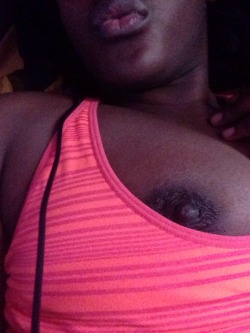 ebonywankbank:  pryncezna:  My right nipple