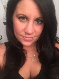 playerohio:  kriree:This is a friend of mine. What do think of her. She’s also a single mom. She looks like she knows what to do with a BBC. Sexy mouth on her.
