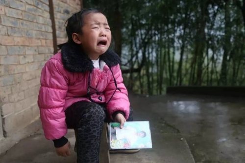 sixpenceee:While most 5-year-old children are in school or outside playing, little Anna Wang from So