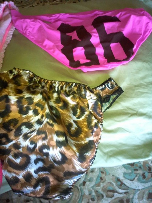 nasalameda: Alright followers you guys decide what Val wears tonight. Thongs/ animal print/ satin st