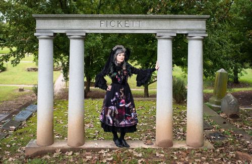 porphyria-ashenden:  Nice shots of my Angel-of-Death coord for our annual Oakland Cemetery Festival.
