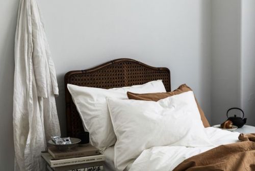 Lovely bedlinen from Swedish Midnatt - which colour to choose? | Styling in photo 1 + 3 by Josefin H