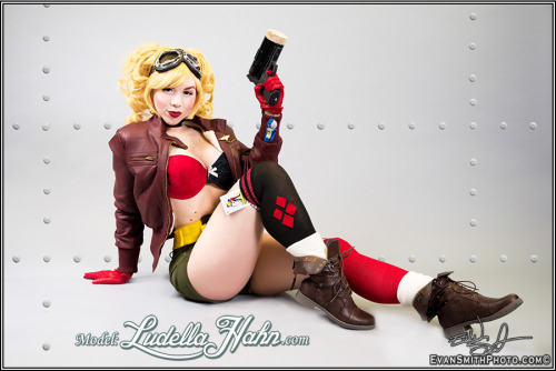 ludellahahn:  Hiya puddins! ;) <3 Middle shot was September in my 2016 calendar…  Probably one of my favorite cosplays…though I did make some adjustments to this and added more details since. The pics of it at SDCC are better because I had done