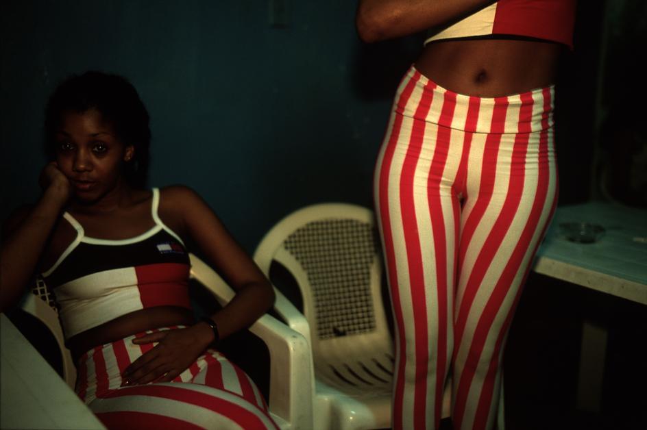 grrrndma:  phyllium: David Alan Harvey Local women at a bar just off the beach. It