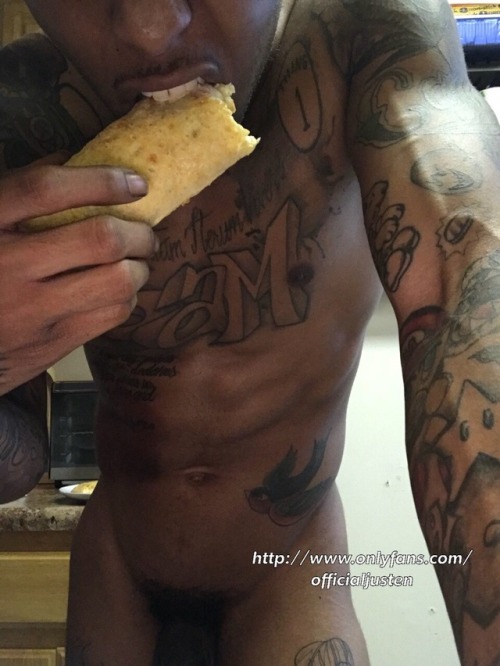 issadredreworld:  th3bamst3r:  Hungry Man 🤗💪🏽😈  Go Subscribe here for more exclusive videos and pics! http://www.onlyfans.com/officialjusten  👅💦💦💦💦