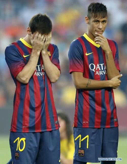 ney-is-bae:  Messi’s so cute