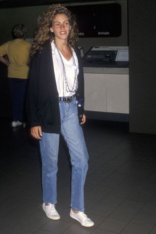 whatspopculture:CAN WE TALK ABOUT JULIA ROBERTS’ 80s/90s STYLE?