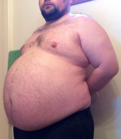 megabaerchen:  fantasyfanficboi:  Hey! Update. 294.4 pounds.   Sehr geiler 🐻!! 👅😜👍💦💦