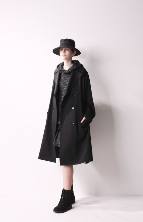 ([No.11/16] YOHJI YAMAMOTO NOIR 2013~14秋冬コレクション | Fashionsnap.comから)