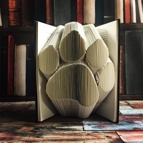 mymodernmet:  Artist Nicola Nobo Repurposes Old Books into 3d Sculptures by Carefully Folding Their Pages  