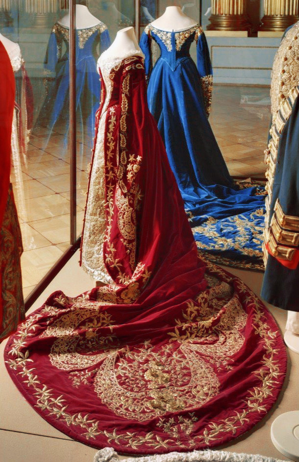royaland:  imperial-russia:  A magnificent court dress of Empress Maria Fyodorovna