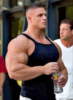 bodybuilers4worship:  Some men are just better than others
