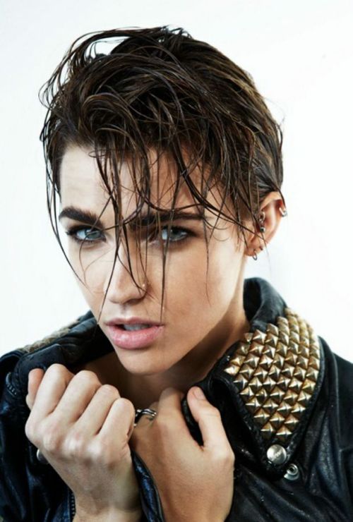 darthcaiterr:  liquorinthefront:  Ruby Rose  I would love her so hard. 