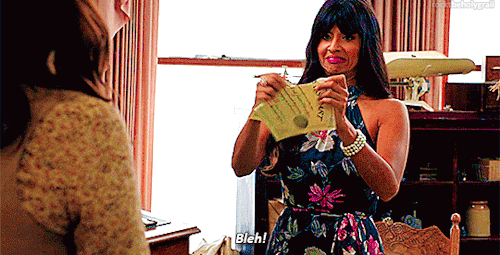 rocktheholygrail:Tahani + awkwardly exiting scenes