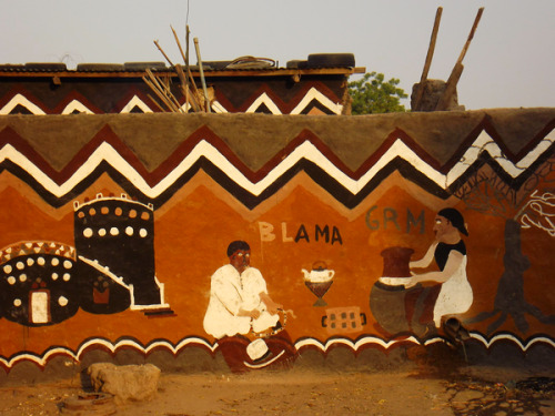 sarraounia: Details of Gaoui ( small village near N’djamena) houses. Like Oualata architecture