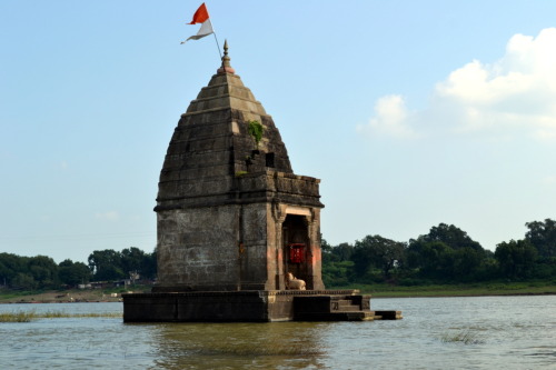 Baneswara temple at Narmada River