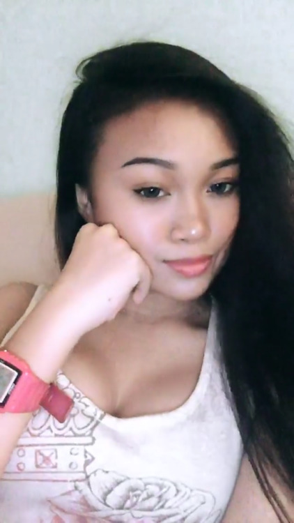 allforcumtributesg: Sya…. look at her tits! Nice to play.