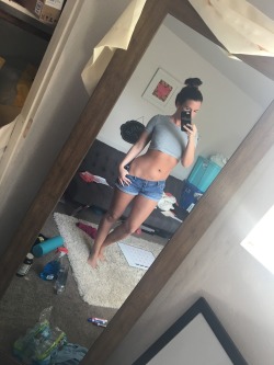 PrincessItalia catching the light just right for this sexy tummy selfie
