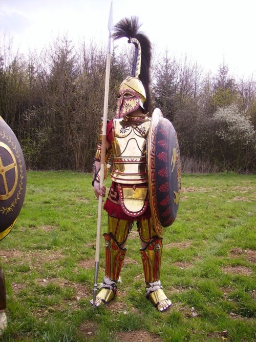 owloftherearburghs:Ancient Greek plate armor.