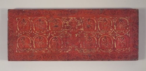 Although it looks like a panel painting, this object is actually the upper cover of an Unidentified 