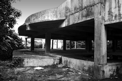 eastberliner:  abandoned concrete structure