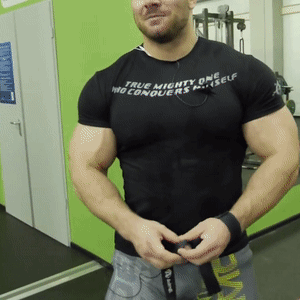 quickquez:Alexander schukin, bulging in all the right places. 