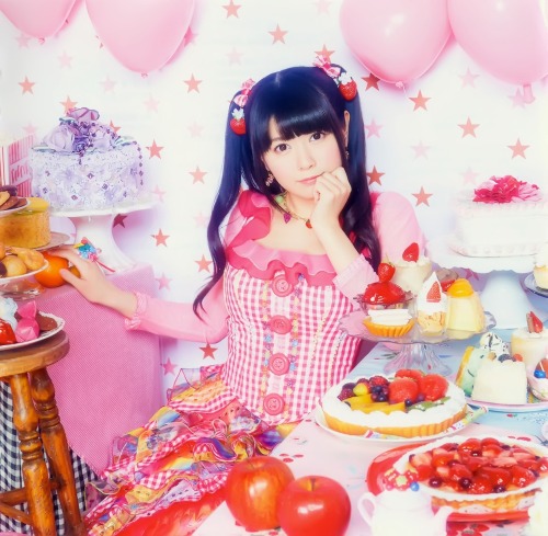 animage:  竹達彩奈