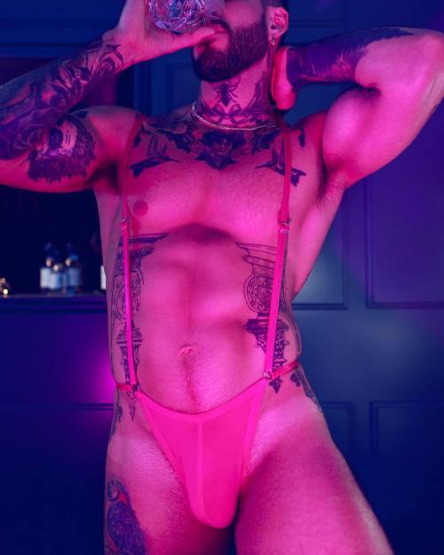 ohthentic:  holdingbackglaciers:  Fuchsia fever: Real men wear pink, so let’s drink to that! The Harness Thong, also available in Jade, is available at www.ex-sl.com #exsl #exterface #stiaanlouw (at London, United Kingdom)  Oh