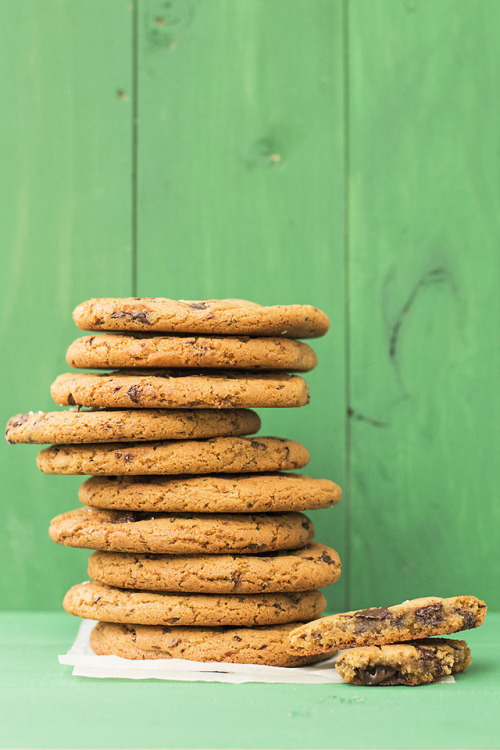 Big, Soft & Chewy Tahini-Olive Oil Chocolate Chunk Cookies Servings: 12 big cookiesPrep: 15 min 